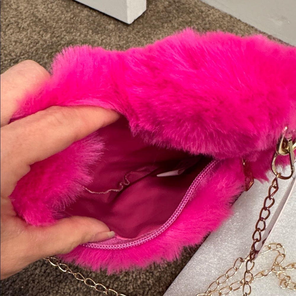 Fuzzy Pink Heart-Shaped crossbody bag ILYSM accessories NWT - Picture 4 of 4